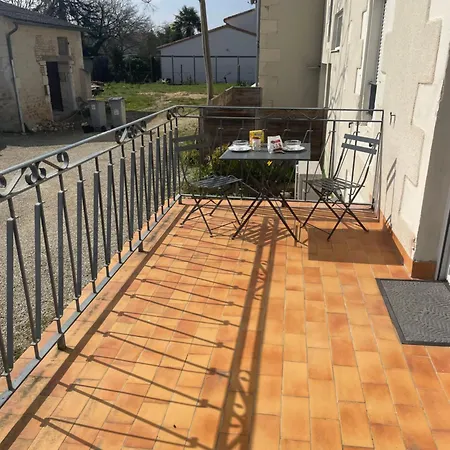 Апартаменты Escapade Poitevine - Maison Climatisee Avec 3 Ch - 4 Min Futuroscope Et Aquascope Чассенеуил-Ду-Поитоу