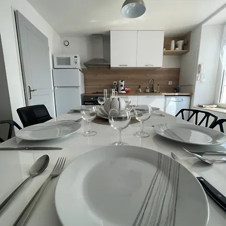 Апартаменты Escapade Poitevine - Maison Climatisee Avec 3 Ch - 4 Min Futuroscope Et Aquascope