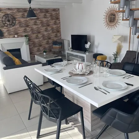 Апартаменты Escapade Poitevine - Maison Climatisee Avec 3 Ch - 4 Min Futuroscope Et Aquascope *