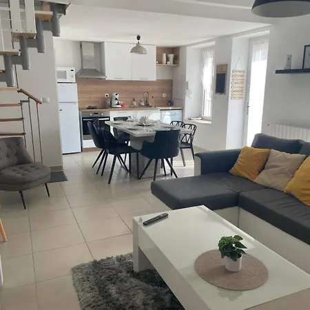 Apartment Escapade Poitevine - Maison Climatisee Avec 3 Ch - 4 Min Futuroscope Et Aquascope Chasseneuil-du-Poitou