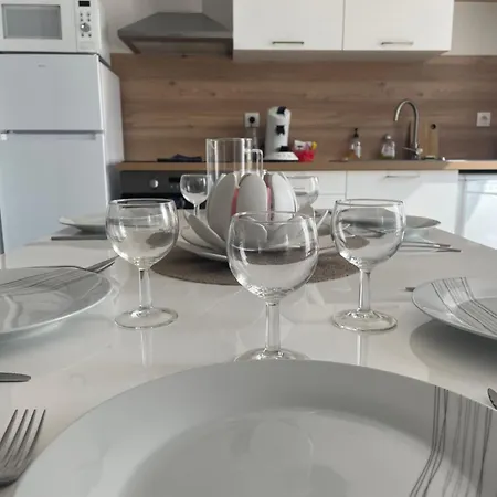 Escapade Poitevine - Maison Climatisee Avec 3 Ch - 4 Min Futuroscope Et Aquascope *